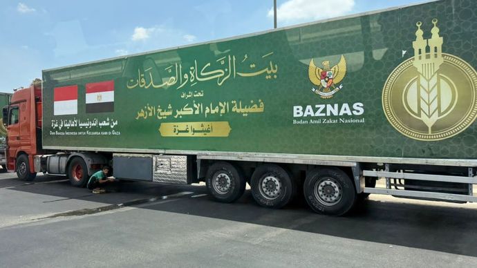 BAZNAS RI bekerja sama dengan Bayt Zakat Wa As-Shadaqat Mesir mengirimkan 50 truk bantuan pangan berisi tepung senilai 1 juta dolar AS untuk masyarakat Palestina. (Foto: Istimewa)