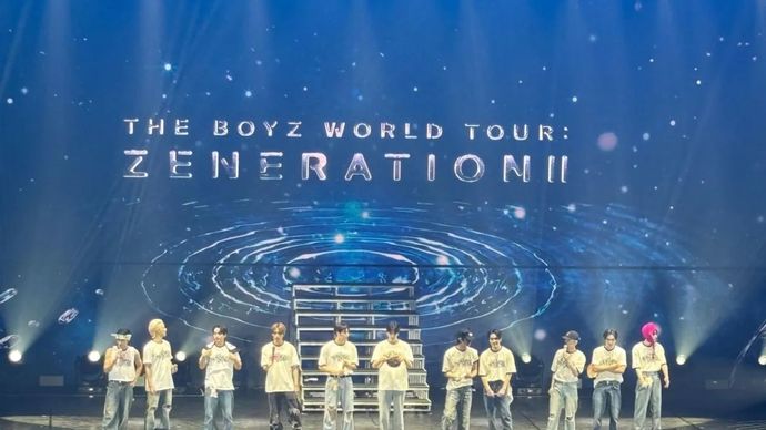 Arsip foto - Grup idola THE BOYZ saat tampil dalam konser 
