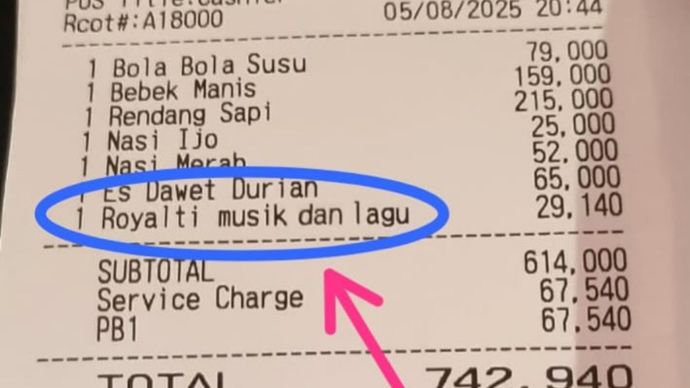Viral di media sosial sebuah foto struk pembayaran dari sebuah restoran yang memuat biaya tidak biasa yaitu royalti musik dan lagu.