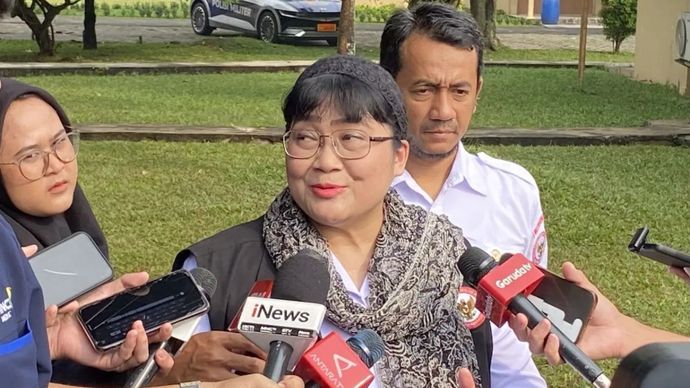 Wakil Kepala BPIP Rima Agristina menjawab pertanyaan wartawan di Taman Rekreasi Wiladatika, Depok, Jawa Barat, Senin (11/8/2025).