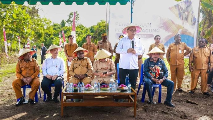 Menteri Koperasi RI Budi Arie Setiadi (kedua kanan). ANTARA/HO-Humas Setda Pemprov Papua Tengah