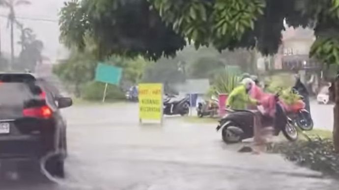 Banjir di Kawasan Kemang Pratama 