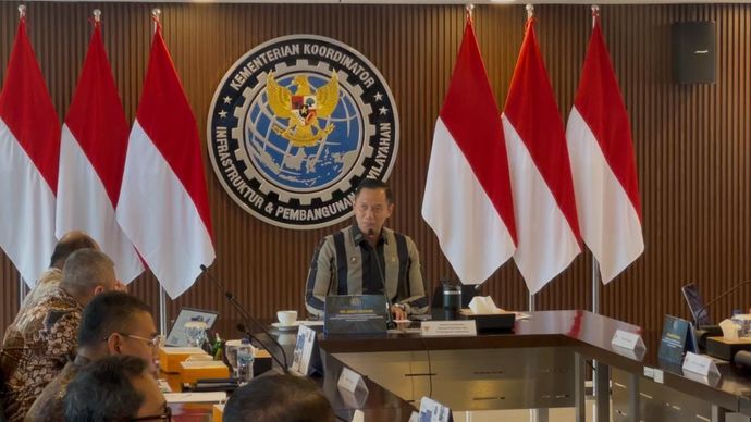 Menteri Koordinator Bidang Infrastruktur dan Kewilayahan Agus Harimurti Yudhoyono (AHY) menggelar Rapat Koordinasi bersama 5 Kementerian/Lembaga terkait Pemantauan dan Evaluasi Progres dan Capaian Isu Strategis Bidang Infrastruktur dan Pembangunan Kewilayahan Tahun 2025 