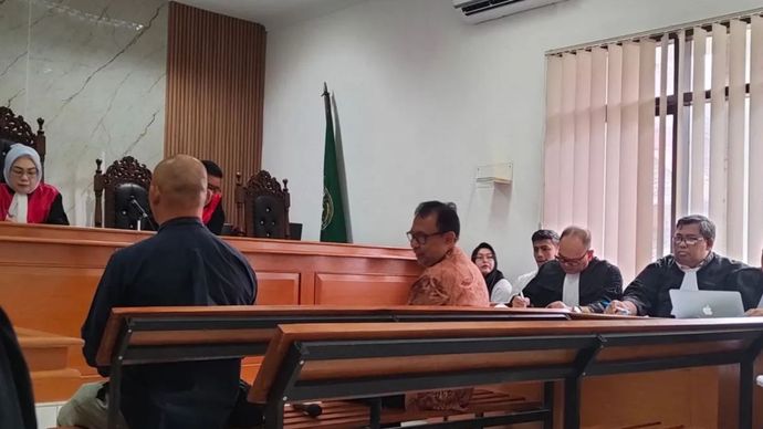 Persidangan kasus dugaan korupsi Kebun Binatang Bandung (Bandung Zoo) yang menghadirkan mantan Sekda Kota Bandung Yossi Irianto dan Kabid Pengelolaan BMD BPKAD Provinsi Jabar, Aris Dwi sebagai ahli, di Pengadilan Tipikor Bandung, Kamis (14/8/2025)