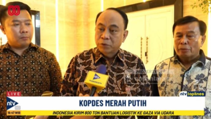 Menteri Koperasi Budi Arie Setiadi bersama Presiden Komisaris NT Corp Nurdin Tampubolon (kanan) dan Direktur Nusantara TV Randy Tampubolon