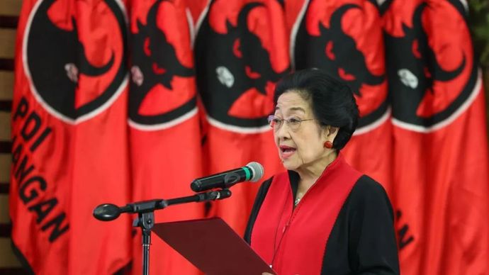 Ketua Umum DPP PDI Perjuangan (PDIP) Megawati Soekarnoputri melantik sejumlah pengurus DPP PDIP masa bakti 2025-2030 di di Kantor DPP PDIP, Menteng, Jakarta, Kamis (14/8/2025).