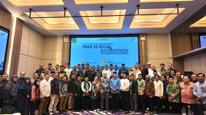 Sementara itu, Direktur Pemberdayaan Zakat dan Wakaf, Prof. Dr. H. Waryono, S.Ag., M.Ag., memaparkan hasil evaluasi awal implementasi PMA 19/2024. Ia menyebutkan sejumlah capaian positif, seperti sosialisasi regulasi di 34 provinsi, meningkatnya integrasi tata kelola LAZ sesuai aturan, serta tumbuhnya kesadaran pentingnya pelaporan berkala. Namun, masih terdapat tantangan seperti tingkat kepatuhan pelaporan yang belum merata, rendahnya pemanfaatan sistem pelaporan digital, dan kualitas SDM pengelola zakat yang belum merata di seluruh daerah.