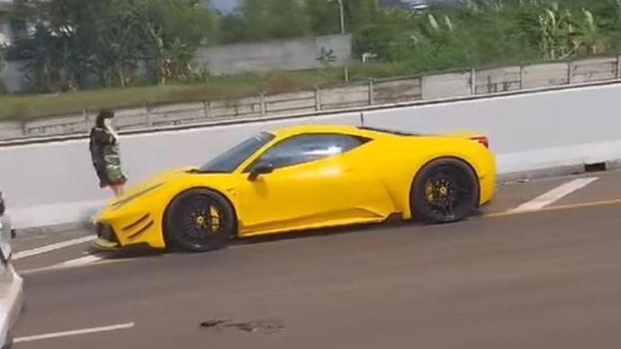 Ferrari dan Lamborghini Terlibat Kecelakaan di Tol Jagorawi 
