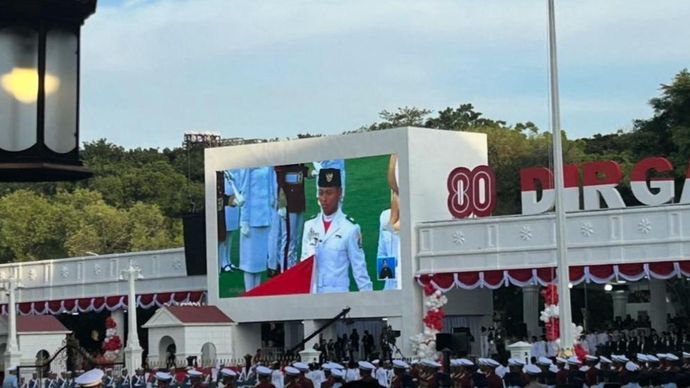 Penurunan Bendera Merah Putih