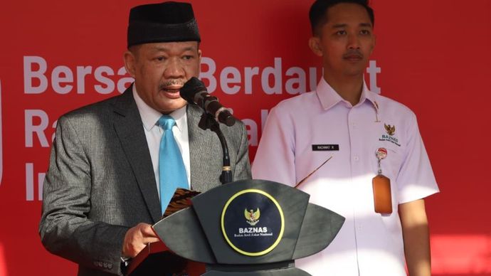 Ketua BAZNAS RI Prof. Dr. KH. Noor Achmad, MA, bertindak sebagai Inspektur Upacara HUT Ke-80 RI di halaman Gedung BAZNAS RI, di Jakarta, Minggu (17/8/2025). (Foto: Istimewa)