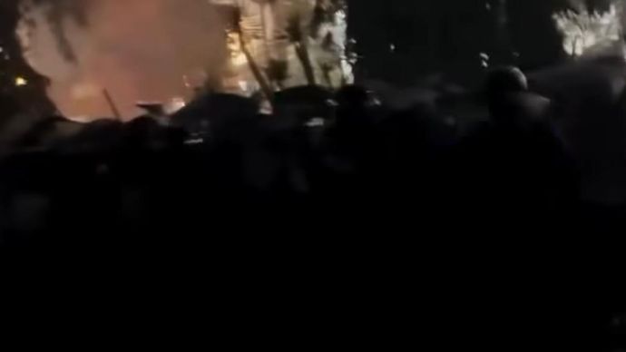 Demo ricuh di Kabupaten Bone terkait kenaikan pajak. 