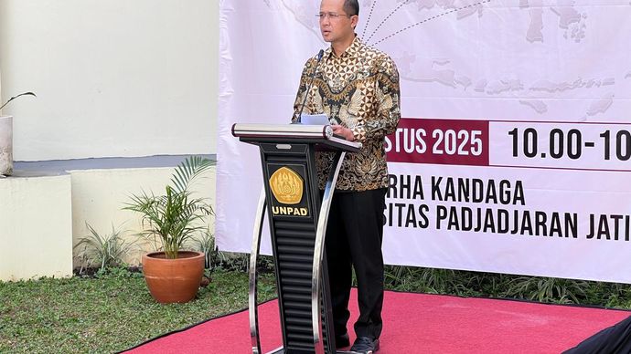 Menteri Transmigrasi Iftitah Sulaiman di acara pelepasan Tim Ekspedisi Patriot Universitas Padjadjaran. 