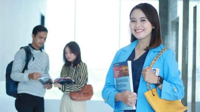 Universitas Nusa Mandiri (UNM) sebuah yang lebih dikenal sebagai Kampus Digital Bisnis, kembali menegaskan posisinya sebagai kampus pelopor di era digital dengan menghadirkan program unggulan Beasiswa Digital Bisnis. Program ini dirancang khusus untuk generasi muda yang memiliki talenta di bidang konten kreatif, pemasaran digital, startup, desain grafis, hingga influencer media sosial.