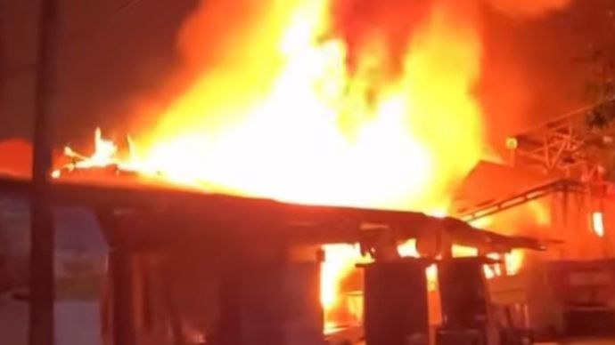 Kebakaran di Kawasan Pasar Pejuang Pratama Pondok Sani Bekasi Utara 