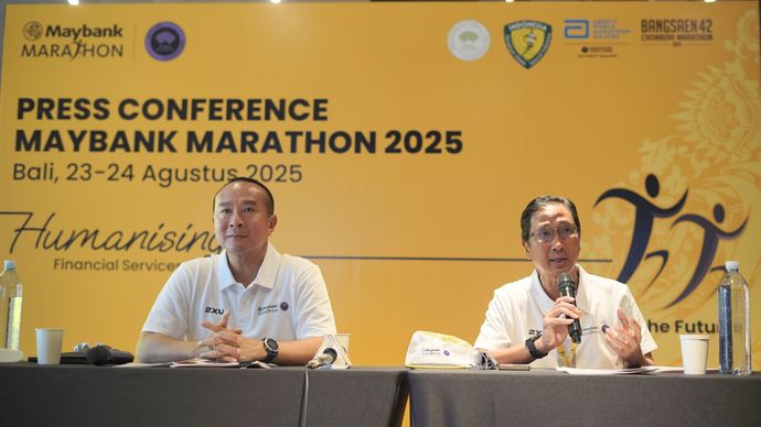President Director Maybank Indonesia Steffano Ridwan dan Project Director Maybank Marathon Widya Permana