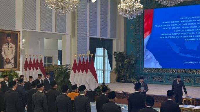 Presiden RI Prabowo Subianto memimpin langsung prosesi pengucapan sumpah/janji Wakil Mahkamah Agung Bidang Yudisial, Kepala Lembaga. serta Duta Besar Republik Indonesia