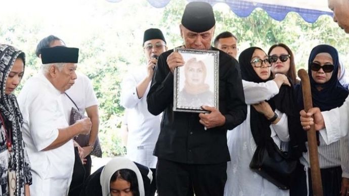 Kakak Iwan Bule meninggal dunia. 
