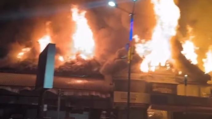 kebakaran  Hanguskan Kawasan Pertokoan Pasar Payakumbuh di Waktu Subuh