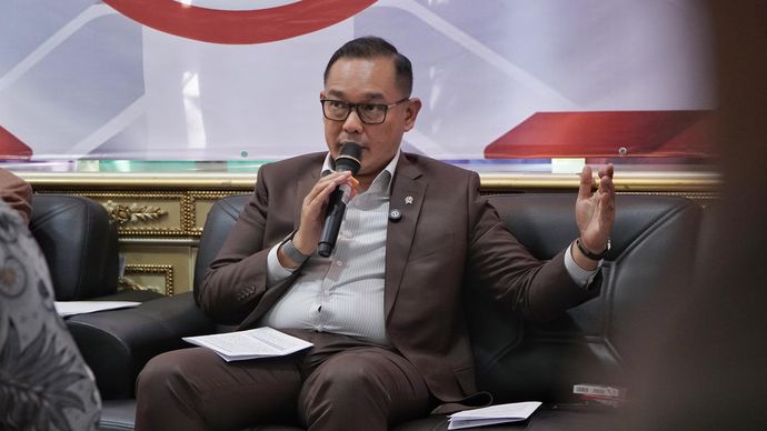 Wakil Menteri Investasi dan Hilirisasi/Wakil Kepala BKPM, Todotua Pasaribu, menjelaskan sektor industri manufaktur menjadi penyerap tenaga kerja terbesar dalam diskusi publik Berani Bicara di Rumah Relawan Gatotkaca, Jakarta, Rabu, 27 Agustus 2025.