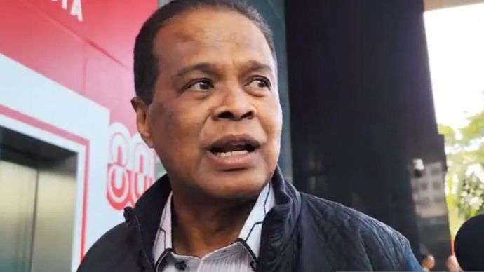 Pemilik agensi perjalanan haji Maktour, Fuad Hasan Masyhur, saat memenuhi panggilan Komisi Pemberantasan Korupsi sebagai saksi kasus dugaan korupsi dalam penentuan kuota dan penyelenggaraan ibadah haji pada Kementerian Agama tahun 2023-2024, di Gedung Merah Putih KPK, Jakarta, Kamis (28/8/2025).
