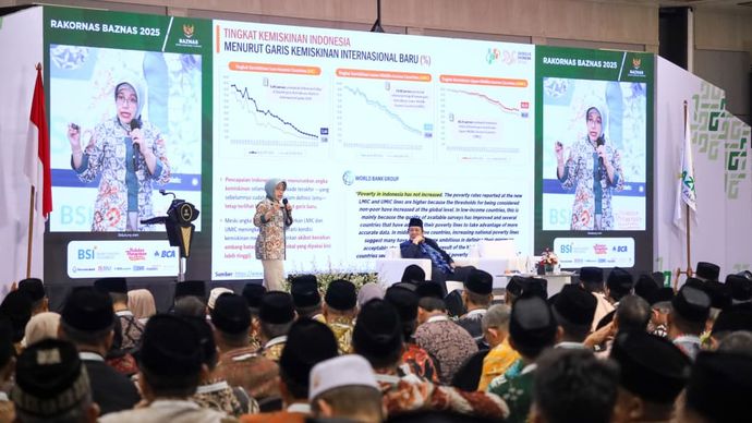 Kepala Badan Pusat Statistik (BPS) Amalia Adininggar Widyasanti memaparkan data tingkat kemiskinan Indonesia dalam Rapat Koordinasi Nasional (Rakornas) BAZNAS 2025 di Jakarta, Rabu, 27 Agustus 2025. Amalia menegaskan pentingnya kolaborasi BAZNAS dan BPS agar penyaluran bantuan lebih tepat sasaran kepada para mustahik.