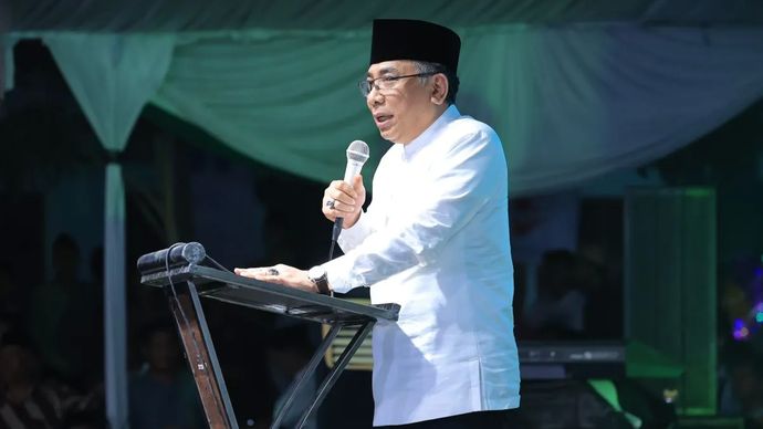 Ketua Pengurus Besar Nahdlatul Ulama (PBNU) Yahya Cholil Staquf saat menghadiri puncak Haul Al Marhumin, sesepuh dan warga Pondok Pesantren Buntet Cirebon, Jawa Barat, Sabtu, 2 Agustus 2025.