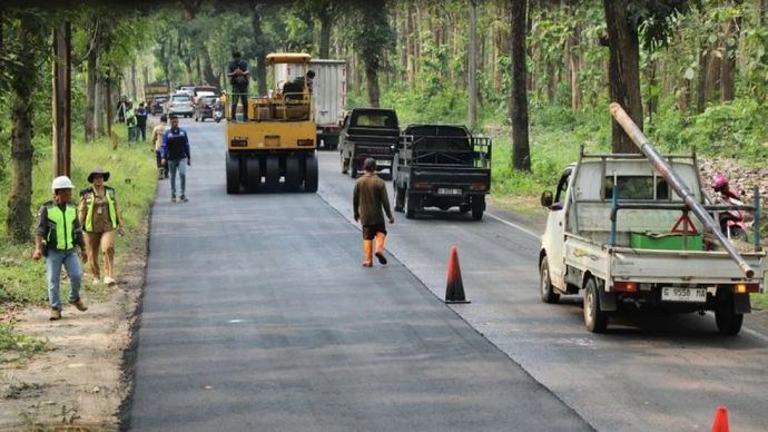 Perbaikan jalan provinsi yang dilakukan oleh Pemerintah Provinsi Jawa Tengah.