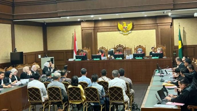 Sebanyak 10 perwakilan dari perusahaan manajer investasi, yang menjadi terdakwa dalam kasus dugaan korupsi pengelolaan keuangan serta dana investasi oleh PT Asabri (Persero) pada beberapa perusahaan periode 2012-2019, pada sidang pembacaan surat dakwaan di Pengadilan Tipikor Jakarta, Jumat (29/8/2025). 