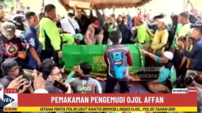 Affan Kuniawan dimakaamkan di TPU Karet Bivak Jakarta.