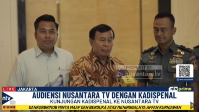 Presiden Komisaris NT Corporation Nurdin Tampubolon bersama Kadispenal Laksamana Pertama TNI Tunggul (kanan) dan Direksi Nusantara TV Tommy William Tampubolon (kiri)