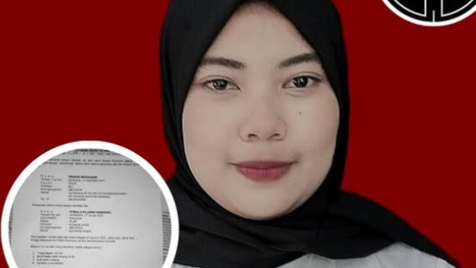 Breaking News ‼️Kedua orang tua Fitria Ulfa menangis anaknya sudah 4 hari hilang dan tidak pulang kerumah. Minggu,(31/8).