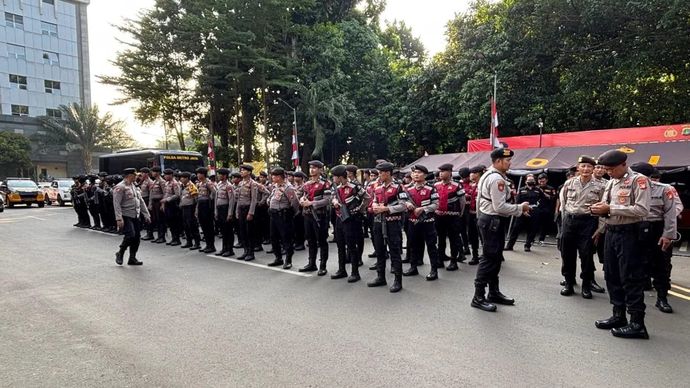 Ratusan personel bersiap melakukan patroli skala besar di Mapolda Metro Jaya, Jakarta, Senin 1 September 2025. ANTARA/HO-Polda Metro Jaya