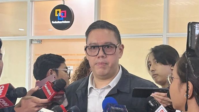 Wakil Ketua Komisi I DPR RI, Dave Laksono berbicara kepada wartawan di Gedung DPR, Senayan, Jakarta, Selasa, 2 September 2025.