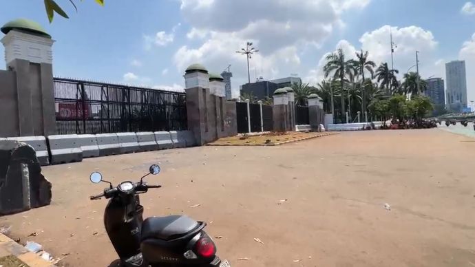 Suasana depan Gedung DPR RI, Jakarta, Selasa, 2 September 2025 siang. 