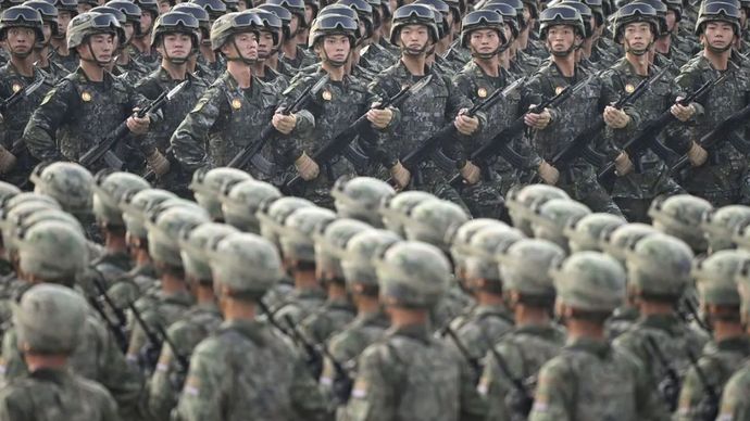 Pasukan mengikuti parade militer memperingati 80 tahun kemenangan dalam Perang Rakyat China Melawan Agresi Jepang di Lapangan Tiananmen, China, Rabu (3/9/2025). 