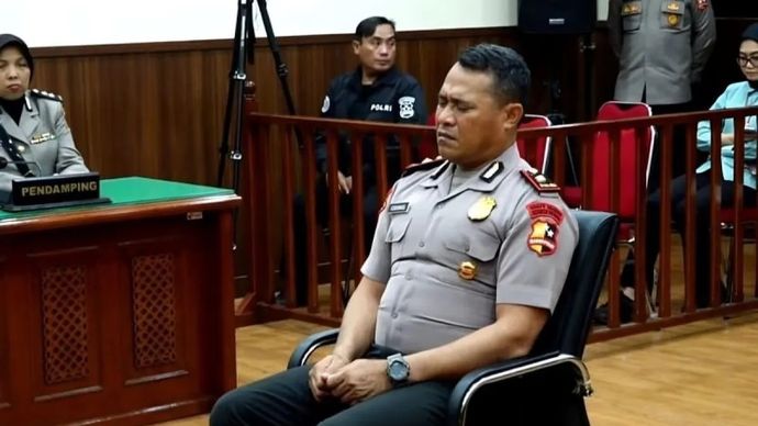 Kompol Cosmas K. Gae jalani sidang etik di ruang sidang di Gedung TNCC Mabes Polri, Jakarta, Rabu, 3 September 2025.