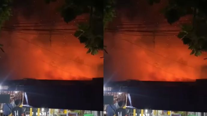  Terjadi Kebakaran Penjual Kusen Kayu di deket SMPN 2 Bojonggede perbatasan Kecamatan Cipayung dan Bojonggede, Warga menelpon 112 dan Petugas Damkar Kabupaten sudah meluncur 2 Unit.
