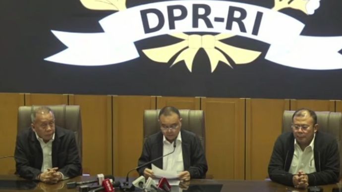Wakil Ketua DPR, Sufmi Dasco Ahmad (Tengah).