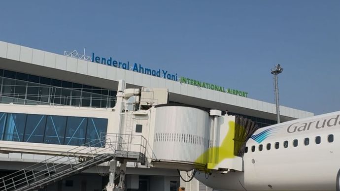Bandara Jenderal Ahmad Yani Semarang resmi melayani penerbangan internasional, dengan ditandai penerbangan perdana AirAsia rute Kuala Lumpur&ndash;Semarang.  