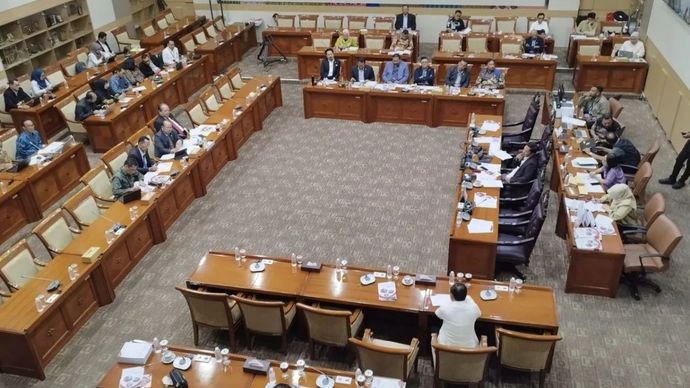 Ketua Komisi III DPR RI Habiburokhman memimpin rapat dengan Komisi Yudisial di kompleks parlemen, Jakarta, Senin (8/9/2025).