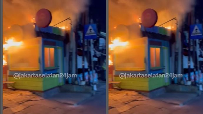 Besarnya kobaran api yang melalap beberapa outlet makanan cepat saji di depan MRT Cipete malam ini