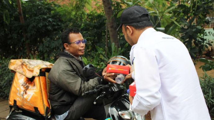 BAZNAS RI Distribusikan Paket ZChicken untuk Pengemudi Ojol dan Pekerja Rentan 