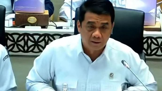 Tangkapan layar Wakil Menteri Desa dan Pembangunan Daerah Tertinggal (Wamendes PDT) Ahmad Riza Patria dalam rapat kerja bersama Komisi V DPR RI di Kompleks Parlemen, Jakarta, Senin (8/9/2025). 
