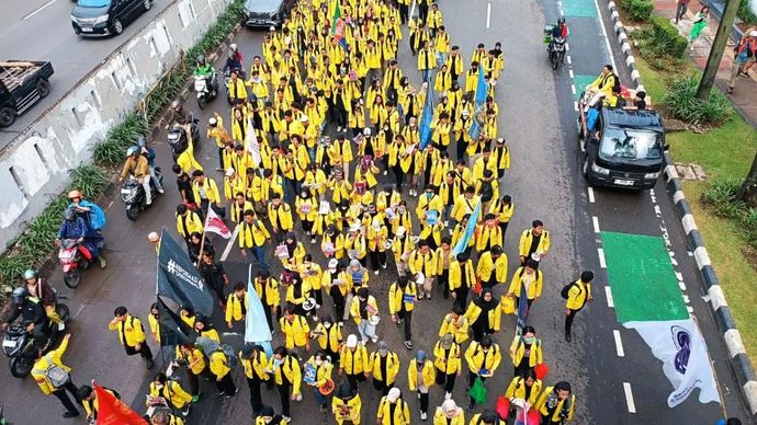 Ratusan mahasiswa saat mendatangi kawasan Gedung DPR/MPR Jakarta, Selasa, 9 September 2025. 
