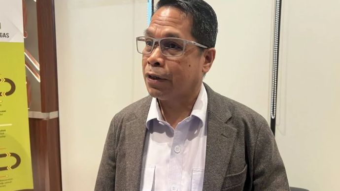 Direktur Jenderal Minyak dan Gas Bumi (Dirjen Migas) Kementerian ESDM Laode Sulaeman memberi keterangan ketika ditemui di Kantor Direktorat Jenderal Minyak dan Gas Bumi (Migas) Kementerian ESDM, Jakarta, Selasa, 9 September 2025.