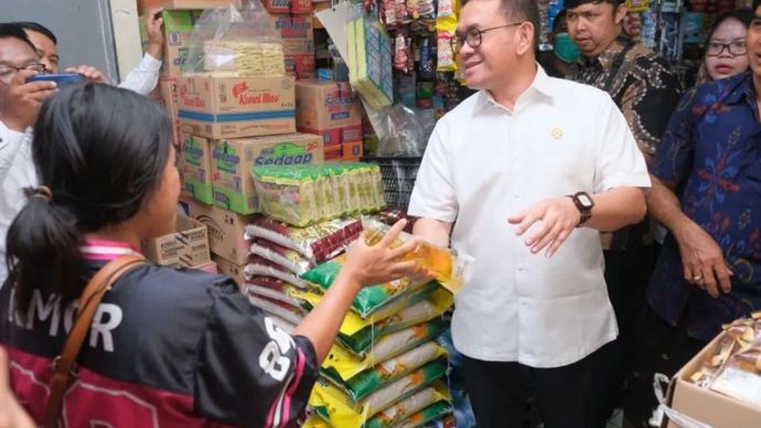 Menteri Perdagangan (Mendag) Budi Santoso singgung soal ketersediaan beras premium di ritel moderen dalam kunjungannya ke Pasar Nyanggelan, Denpasar, Bali, Selasa 9/9/2025. 