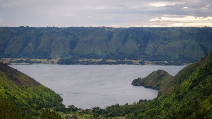 Ilustrasi pemandangan Danau Toba di Sumatera Utara. 
