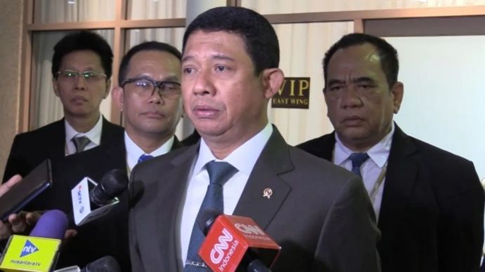 Kepala BNPB Suharyanto menjawab pertanyaan pewarta terkait penanggulangan banjir bandang yang melanda Provinsi Bali, di Jakarta, Rabu (10/9/2025). 