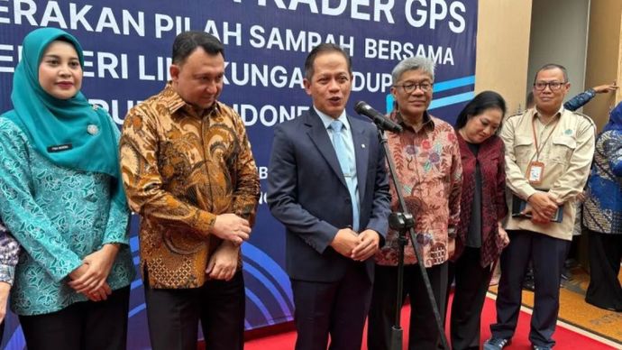 Menteri LH/Kepala BPLH Hanif Faisol Nurofiq menjawab pertanyaan wartawan usai Pengukuhan Kader Gerakan Pilah Sampah di Ancol, Jakarta Utara pada Kamis (11/9/2025).