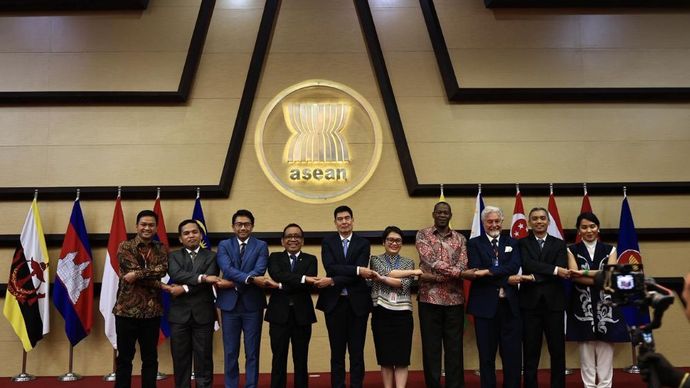 Direktur Sumber Daya Manusia (SDM) PT Pertamina (Persero) Andy Arvianto (ketiga dari kiri) pada acara Conference on the Future of ASEAN Human Development 2025 di Gedung Sekretariat ASEAN, Jakarta, pada Rabu (10/9/2025). (Foto: Istimewa)